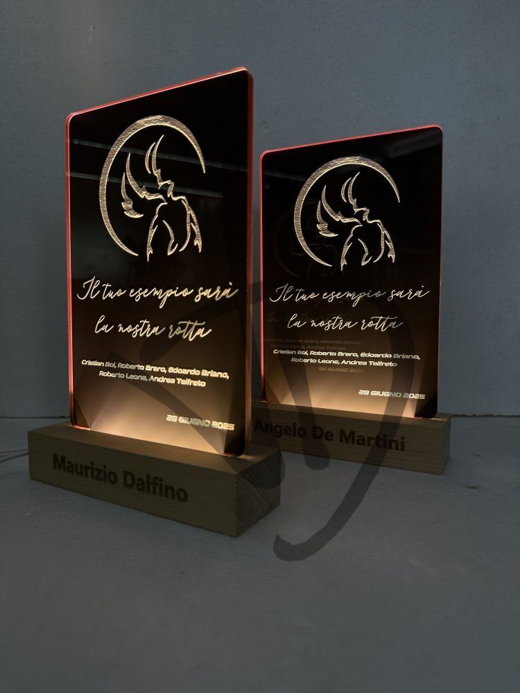 Acryllampen aus Plexiglas mit Widmung verziert mit personalisiertem Holzsockel 1 - Dekorierte Acrylglaslampen mit personalisiertem Holzsockel