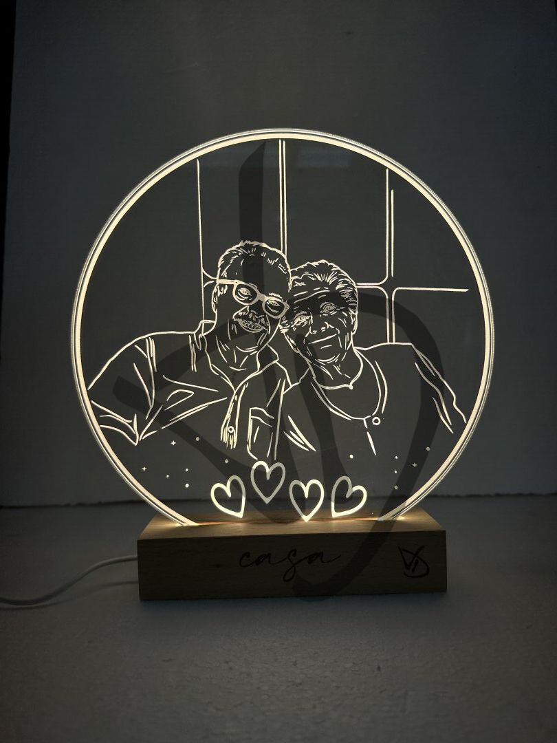 Plexiglas-Acryl-Lampen mit Fotografiken verziert und mit einem Holzsockel - Dekorierte Acrylglaslampen mit personalisiertem Holzsockel