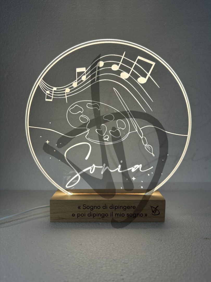 Maßgefertigte Produkte - Individuelle Lampen und Nachttischlampen - Dekorierte Acrylglaslampen mit personalisiertem Holzsockel - Lampade in acrilico plexiglass decorato con grafica arte e musica con piedistallo in legno