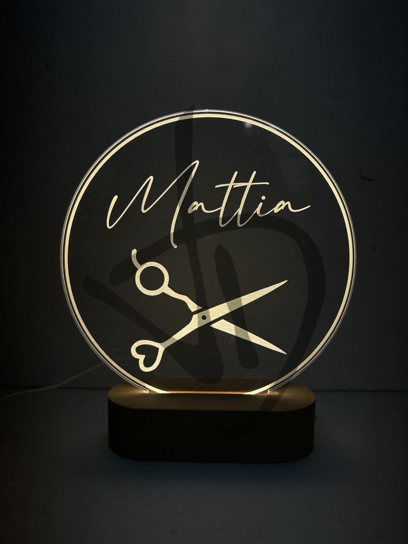 Maßgefertigte Produkte - Individuelle Lampen und Nachttischlampen - Dekorierte Acrylglaslampen mit personalisiertem Holzsockel - Lampade in acrilico plexiglass decorato con grafica parrucchiere con piedistallo in legno