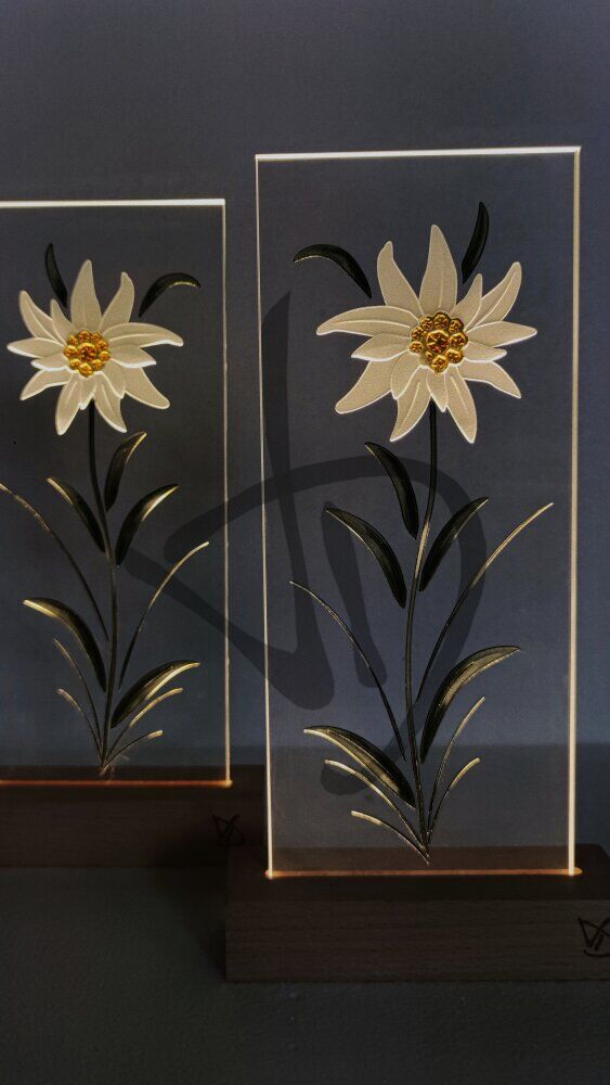 Maßgefertigte Produkte - Individuelle Lampen und Nachttischlampen - Dekorierte Glas-Nachttischlampen mit personalisiertem Holzsockel - Abatjour in vetro decorato con piedistallo in legno personalizzato