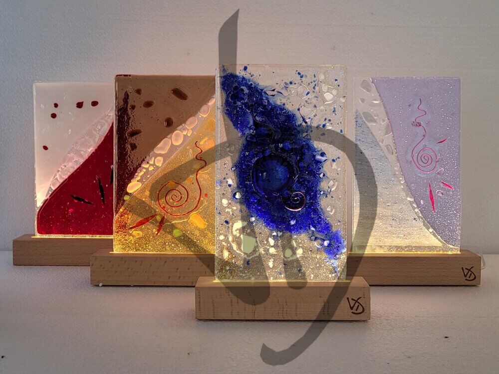 Maßgefertigte Produkte - Individuelle Lampen und Nachttischlampen - Murano-Fusing-Nachttischlampen mit personalisiertem Holzsockel - Abatjour in vetrofusione di murano con piedistallo in legno personalizzato - 8