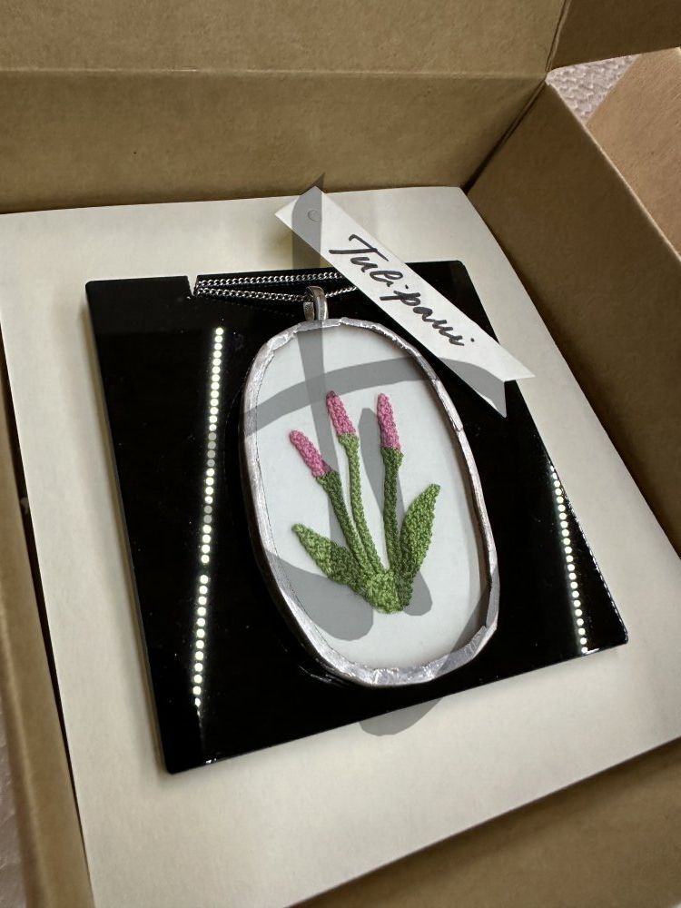 Maßgefertigte Produkte - Kunstobjekte – Geschenkideen - Ciondoli vetro e puncetto - Ciondoli in vetro con fiore inserto in puncetto valsesiano fatto a mano - 3 - 7