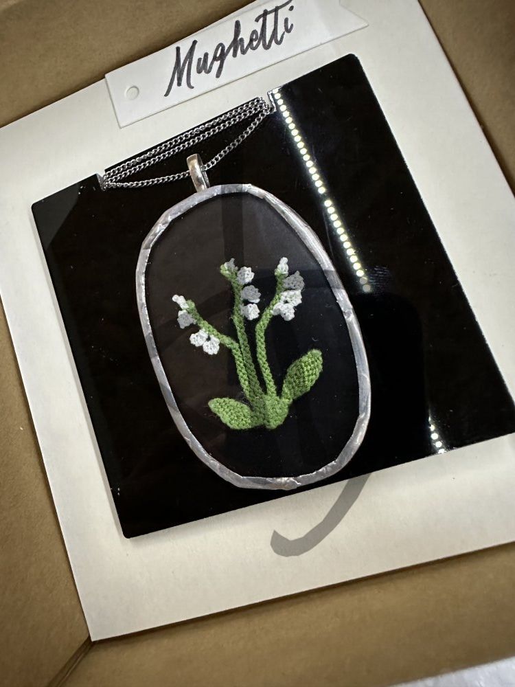 Maßgefertigte Produkte - Kunstobjekte – Geschenkideen - Ciondoli vetro e puncetto - Ciondoli in vetro con fiore inserto in puncetto valsesiano fatto a mano - 3 - 9