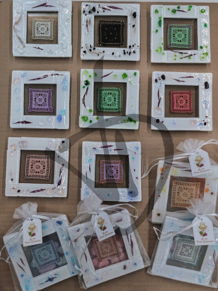Maßgefertigte Produkte - Kunstobjekte – Geschenkideen - Partygeschenke - Bomboniere in vetro di Murano con inserto in puncetto valsesiano fatto a mano