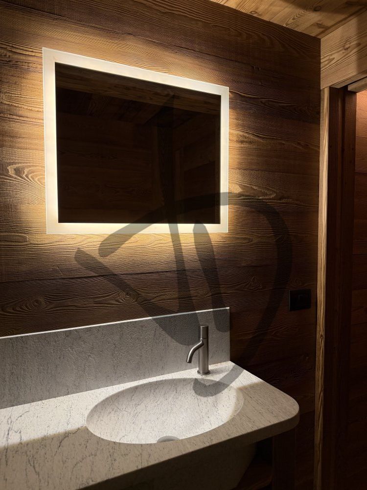 Maßgefertigte Produkte - Maßgefertigte Spiegel - LED-Hinterleuchtete Spiegel zum Aufhängen - Mit beleuchtetem Rahmen - Specchi led retroilluminati non decorati
